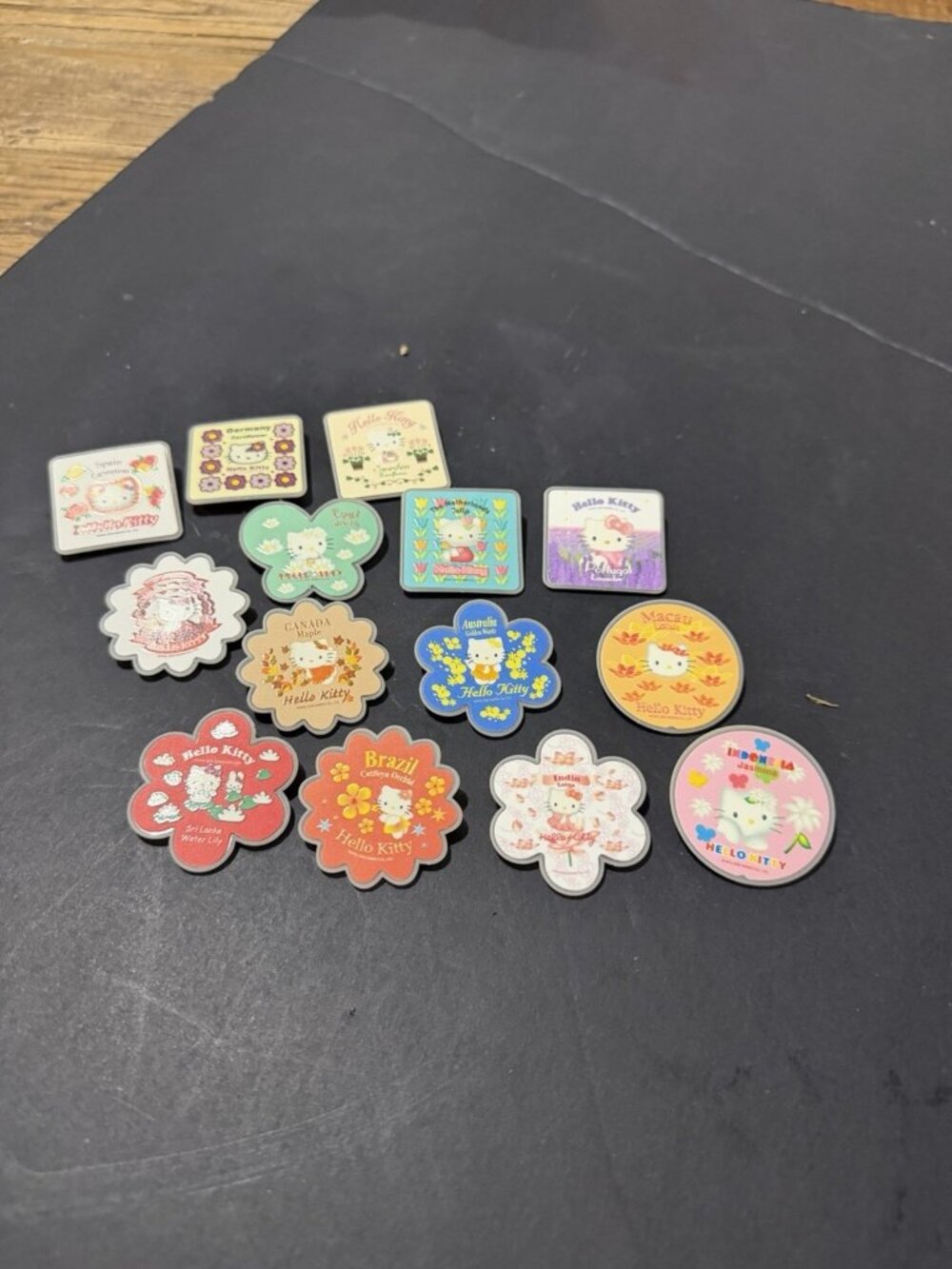 Lot of 14 Hello Kitty Metal Badge Pin Back 1” Round For Jackets Bags Shoes Pants